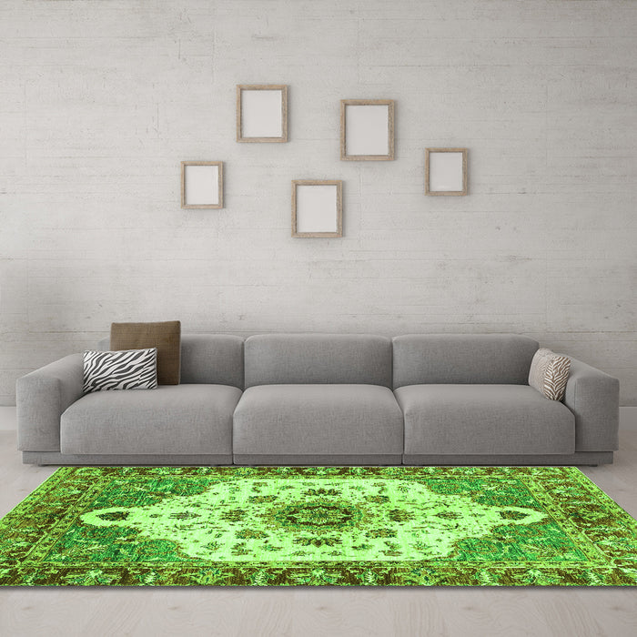 Machine Washable Oriental Green Modern Area Rugs in a Living Room,, wshabs3381grn