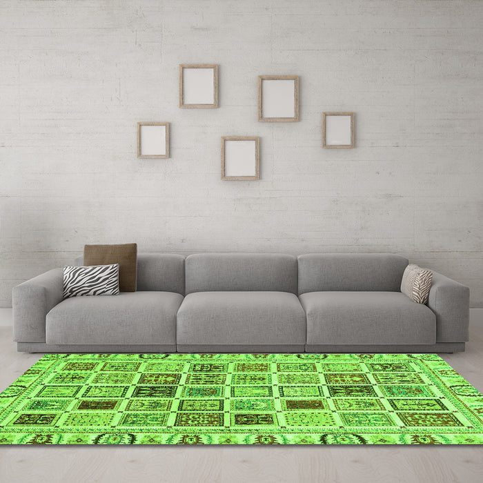 Machine Washable Oriental Green Modern Area Rugs in a Living Room,, wshabs3397grn