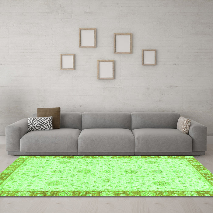 Machine Washable Oriental Green Traditional Area Rugs in a Living Room,, wshabs3402grn