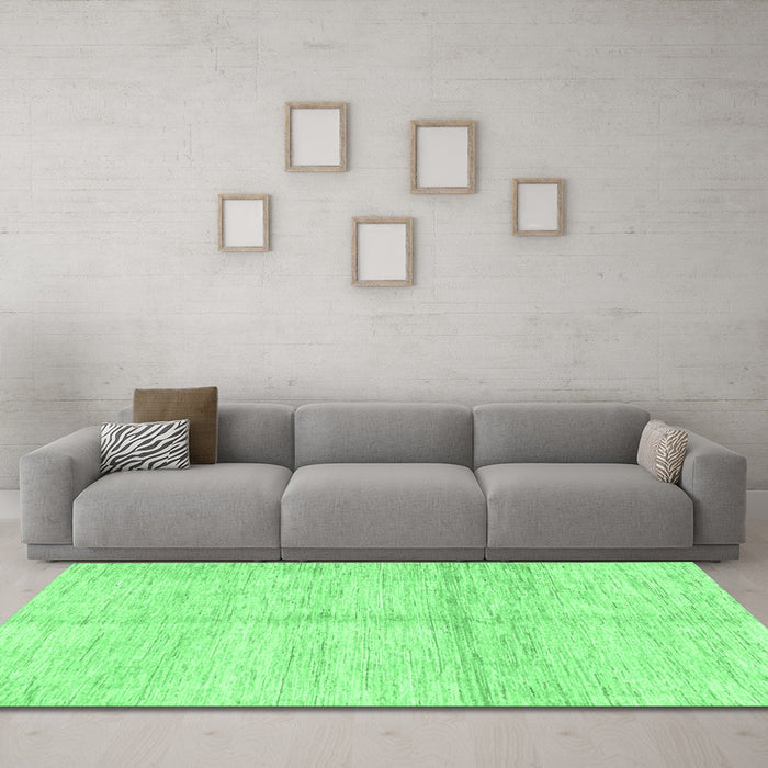 Machine Washable Solid Emerald Green Modern Area Rugs in a Living Room,, wshabs3412emgrn