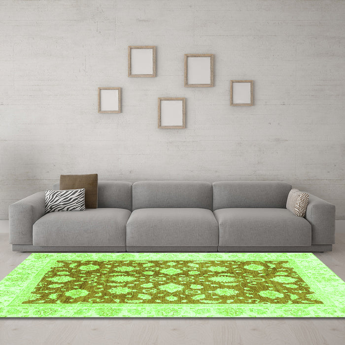 Machine Washable Oriental Green Traditional Area Rugs in a Living Room,, wshabs3432grn