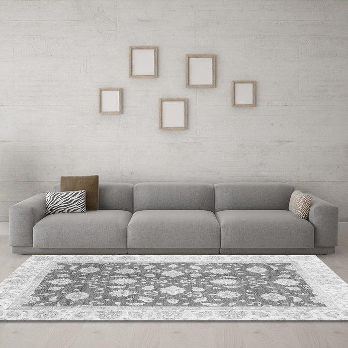 Machine Washable Oriental Gray Traditional Rug in a Living Room,, wshabs3432gry