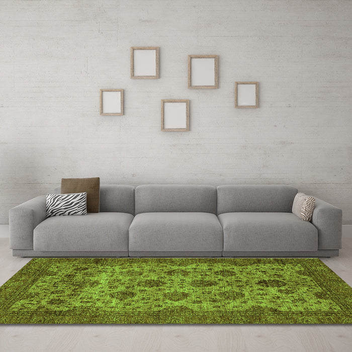 Machine Washable Abstract Green Modern Area Rugs in a Living Room,, wshabs347grn