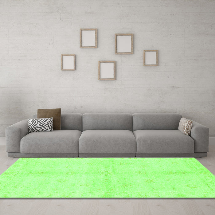 Machine Washable Abstract Green Modern Area Rugs in a Living Room,, wshabs3491grn