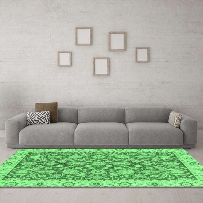 Machine Washable Oriental Emerald Green Traditional Area Rugs in a Living Room,, wshabs3506emgrn