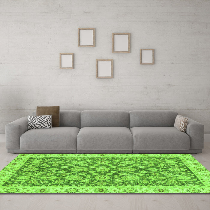 Machine Washable Oriental Green Traditional Area Rugs in a Living Room,, wshabs3506grn