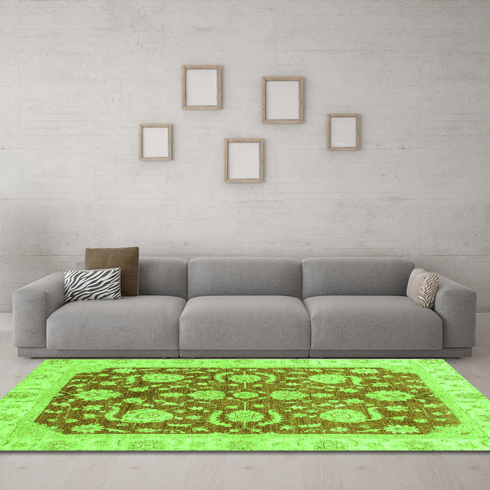 Machine Washable Oriental Green Traditional Area Rugs in a Living Room,, wshabs3509grn