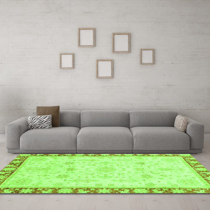 Machine Washable Oriental Green Traditional Area Rugs in a Living Room,, wshabs3511grn