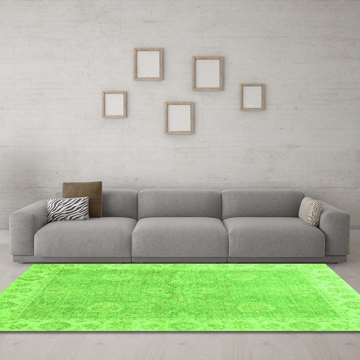 Machine Washable Oriental Green Traditional Area Rugs in a Living Room,, wshabs3512grn