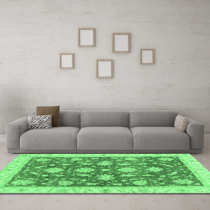 Machine Washable Oriental Emerald Green Traditional Area Rugs in a Living Room,, wshabs3514emgrn