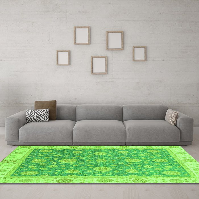 Machine Washable Oriental Green Traditional Area Rugs in a Living Room,, wshabs3516grn