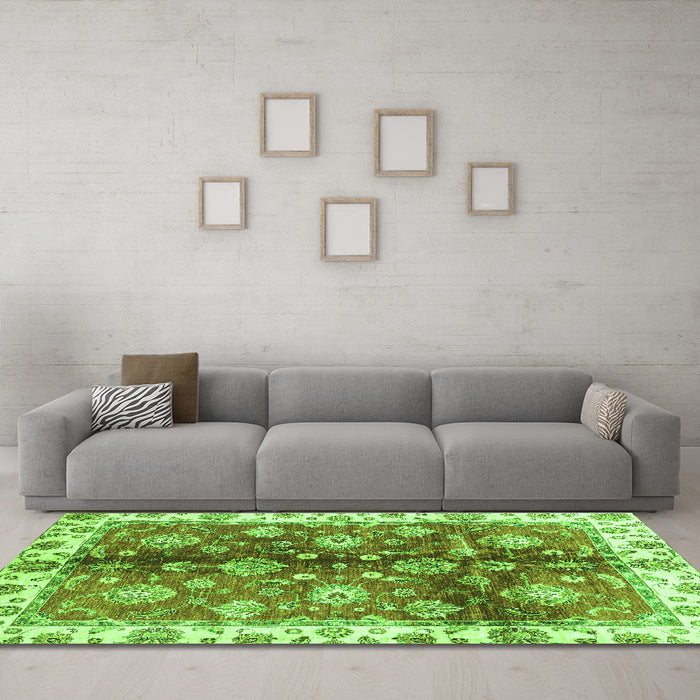 Machine Washable Oriental Green Traditional Area Rugs in a Living Room,, wshabs3524grn