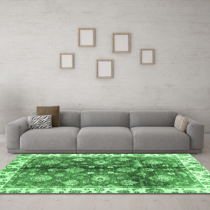 Machine Washable Oriental Emerald Green Traditional Area Rugs in a Living Room,, wshabs3524emgrn