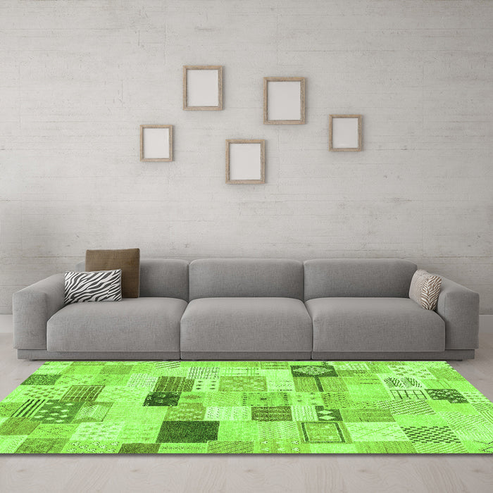 Machine Washable Abstract Green Modern Area Rugs in a Living Room,, wshabs3525grn