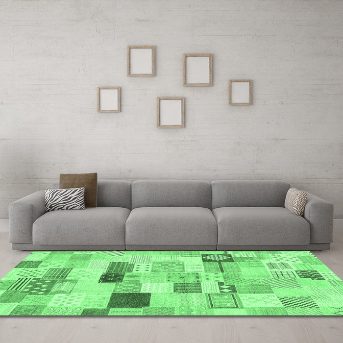 Machine Washable Abstract Emerald Green Modern Area Rugs in a Living Room,, wshabs3525emgrn