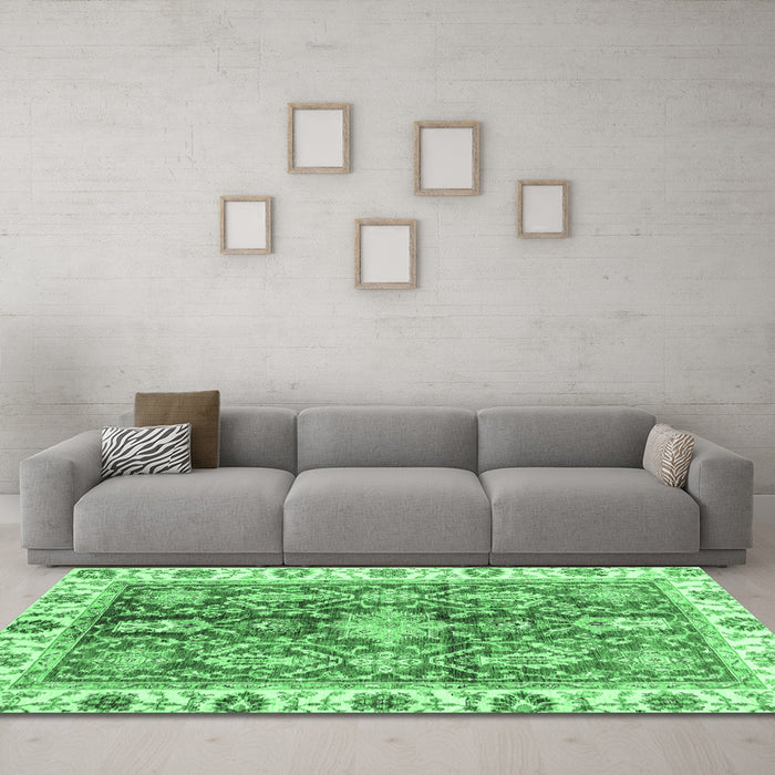 Machine Washable Oriental Emerald Green Traditional Area Rugs in a Living Room,, wshabs3528emgrn
