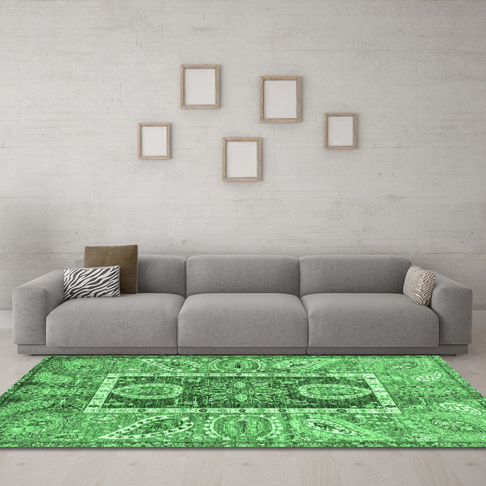 Machine Washable Oriental Emerald Green Traditional Area Rugs in a Living Room,, wshabs3533emgrn
