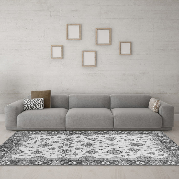 Machine Washable Oriental Gray Traditional Rug in a Living Room,, wshabs3536gry