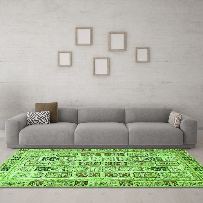 Machine Washable Abstract Green Modern Area Rugs in a Living Room,, wshabs353grn