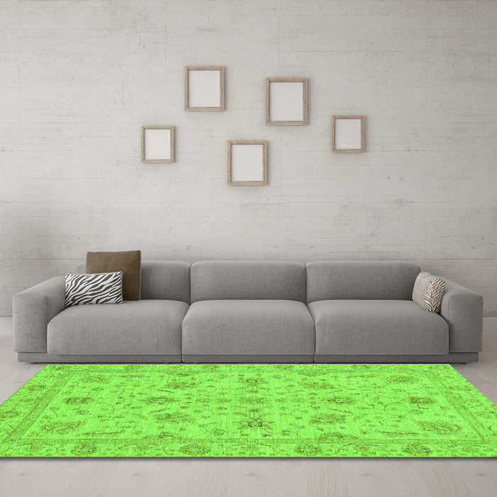 Machine Washable Oriental Green Traditional Area Rugs in a Living Room,, wshabs3571grn