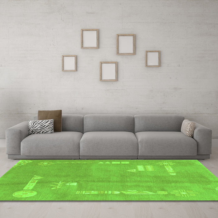 Machine Washable Abstract Green Modern Area Rugs in a Living Room,, wshabs3583grn