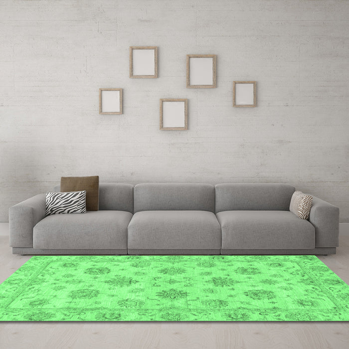 Machine Washable Oriental Emerald Green Traditional Area Rugs in a Living Room,, wshabs3608emgrn