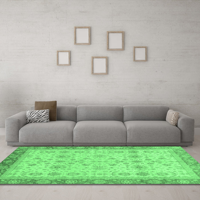 Machine Washable Oriental Emerald Green Traditional Area Rugs in a Living Room,, wshabs3653emgrn
