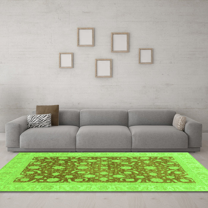 Machine Washable Oriental Green Traditional Area Rugs in a Living Room,, wshabs3661grn