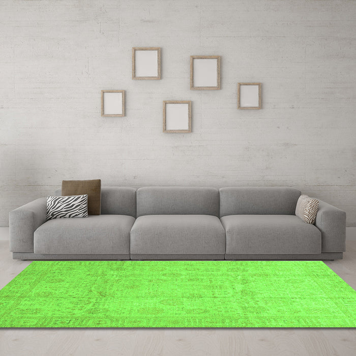 Machine Washable Oriental Green Traditional Area Rugs in a Living Room,, wshabs3682grn