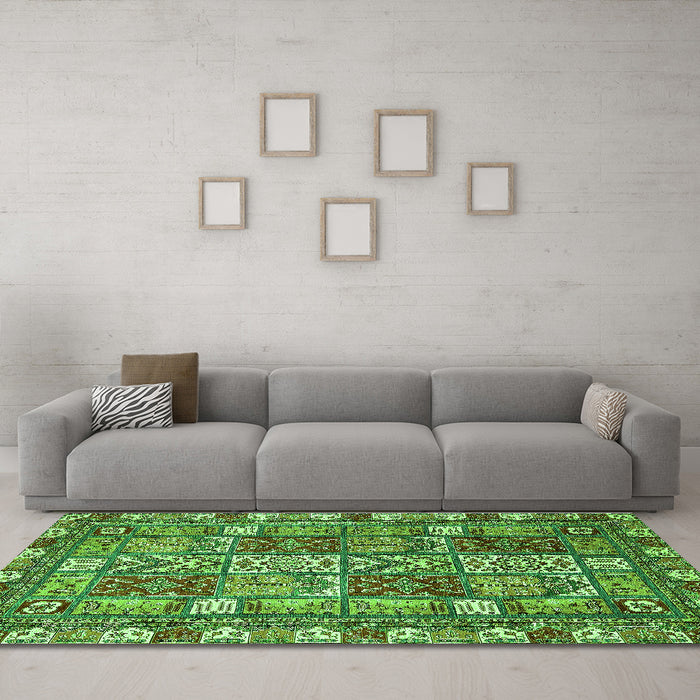 Machine Washable Abstract Green Modern Area Rugs in a Living Room,, wshabs368grn