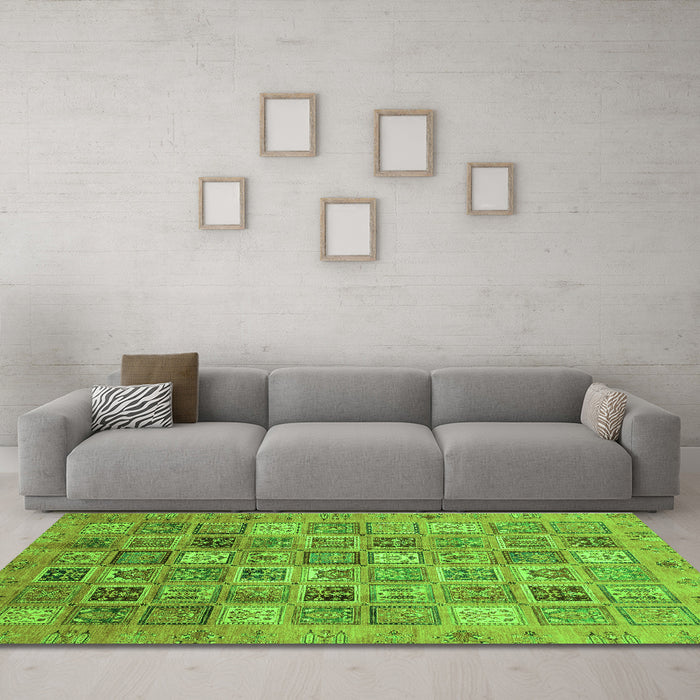 Machine Washable Abstract Green Modern Area Rugs in a Living Room,, wshabs3698grn