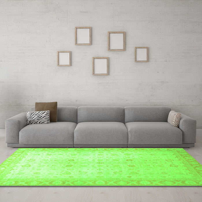 Machine Washable Oriental Green Traditional Area Rugs in a Living Room,, wshabs36grn