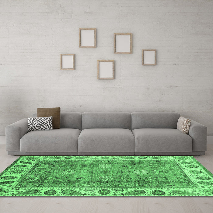 Machine Washable Oriental Emerald Green Traditional Area Rugs in a Living Room,, wshabs3700emgrn