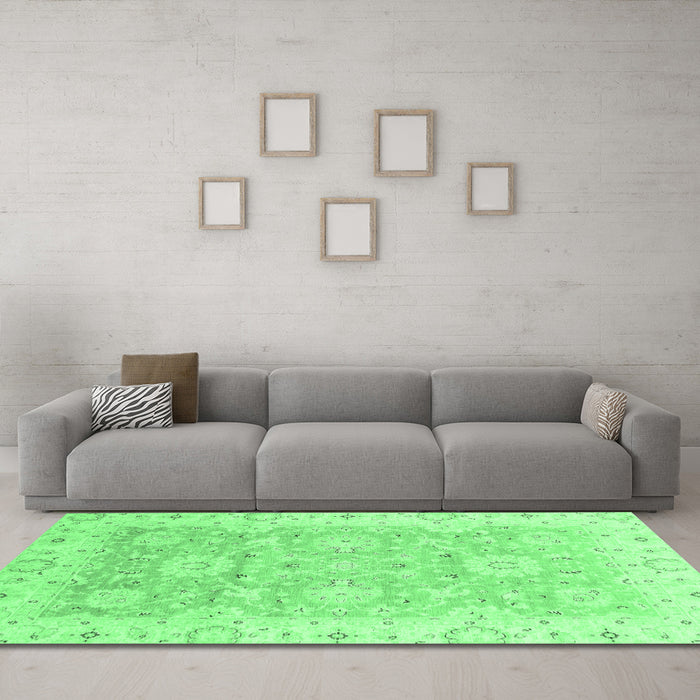 Machine Washable Oriental Emerald Green Traditional Area Rugs in a Living Room,, wshabs3705emgrn