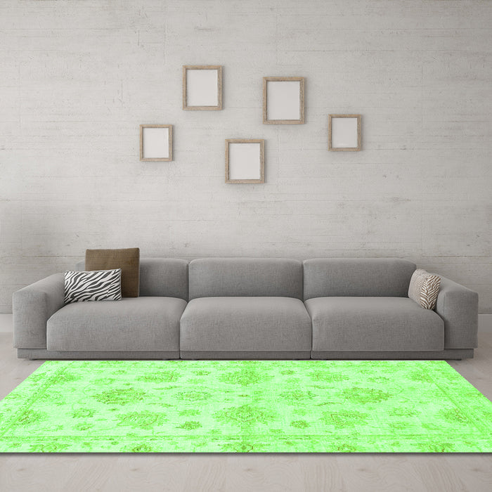 Machine Washable Oriental Green Traditional Area Rugs in a Living Room,, wshabs3709grn
