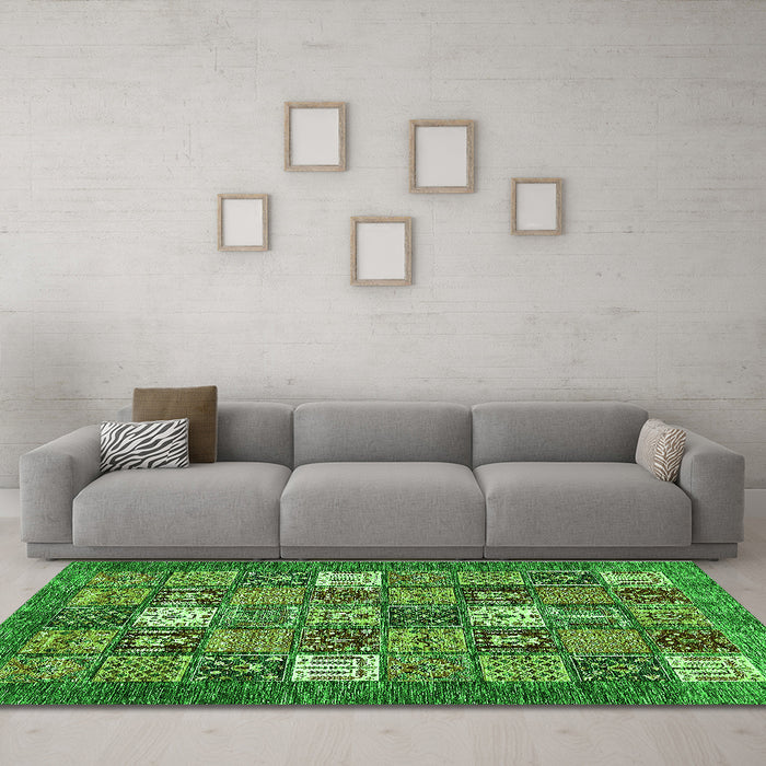 Machine Washable Abstract Green Modern Area Rugs in a Living Room,, wshabs370grn