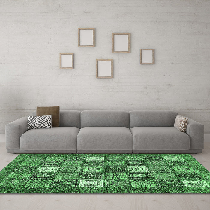 Machine Washable Abstract Emerald Green Modern Area Rugs in a Living Room,, wshabs370emgrn
