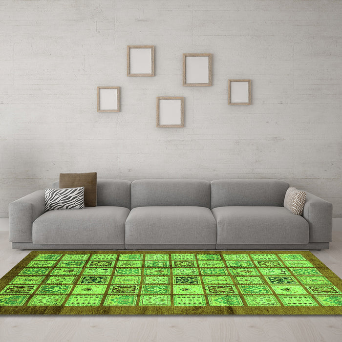 Machine Washable Abstract Green Modern Area Rugs in a Living Room,, wshabs3729grn