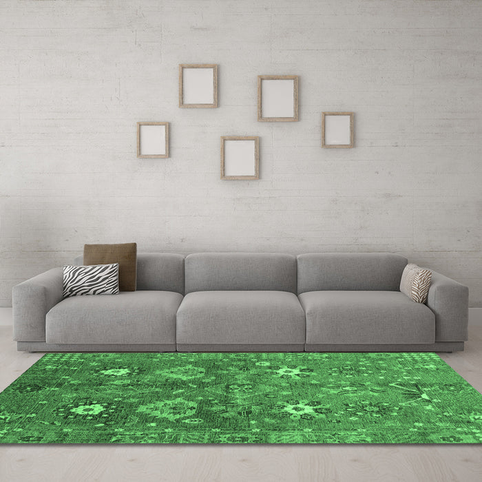 Machine Washable Oriental Emerald Green Traditional Area Rugs in a Living Room,, wshabs3734emgrn