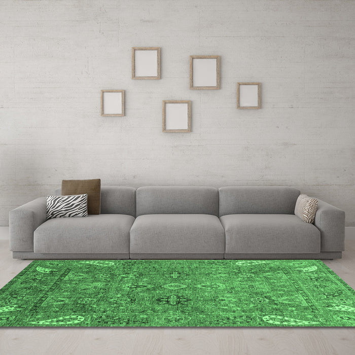 Machine Washable Oriental Emerald Green Traditional Area Rugs in a Living Room,, wshabs3737emgrn