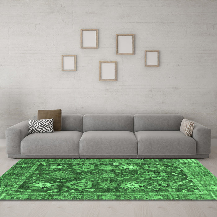Machine Washable Oriental Emerald Green Traditional Area Rugs in a Living Room,, wshabs3740emgrn