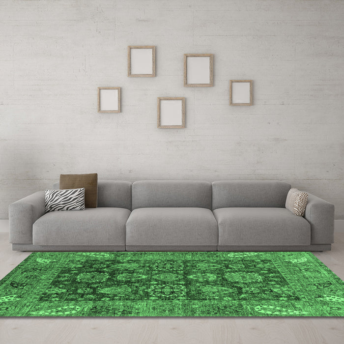 Machine Washable Oriental Emerald Green Traditional Area Rugs in a Living Room,, wshabs3743emgrn