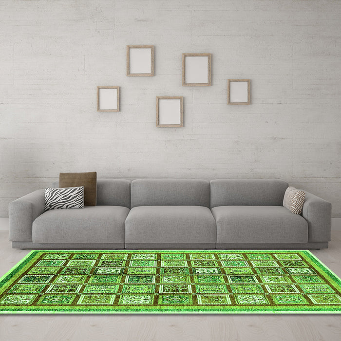 Machine Washable Abstract Green Modern Area Rugs in a Living Room,, wshabs374grn