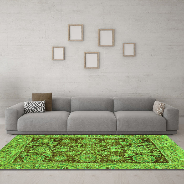 Machine Washable Oriental Green Traditional Area Rugs in a Living Room,, wshabs3753grn