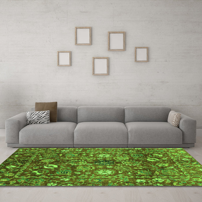 Machine Washable Oriental Green Traditional Area Rugs in a Living Room,, wshabs3763grn