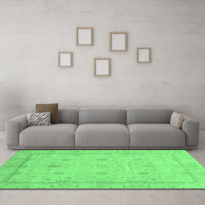 Machine Washable Oriental Emerald Green Traditional Area Rugs in a Living Room,, wshabs3775emgrn