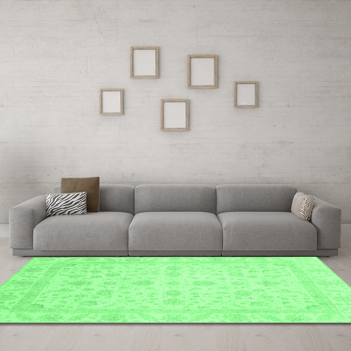 Machine Washable Oriental Emerald Green Traditional Area Rugs in a Living Room,, wshabs3784emgrn