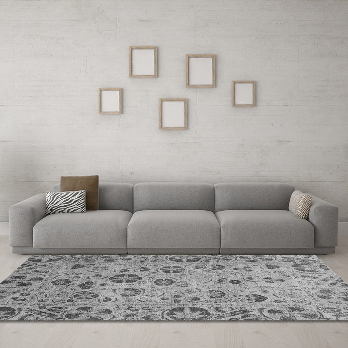 Machine Washable Oriental Gray Traditional Rug in a Living Room,, wshabs3804gry