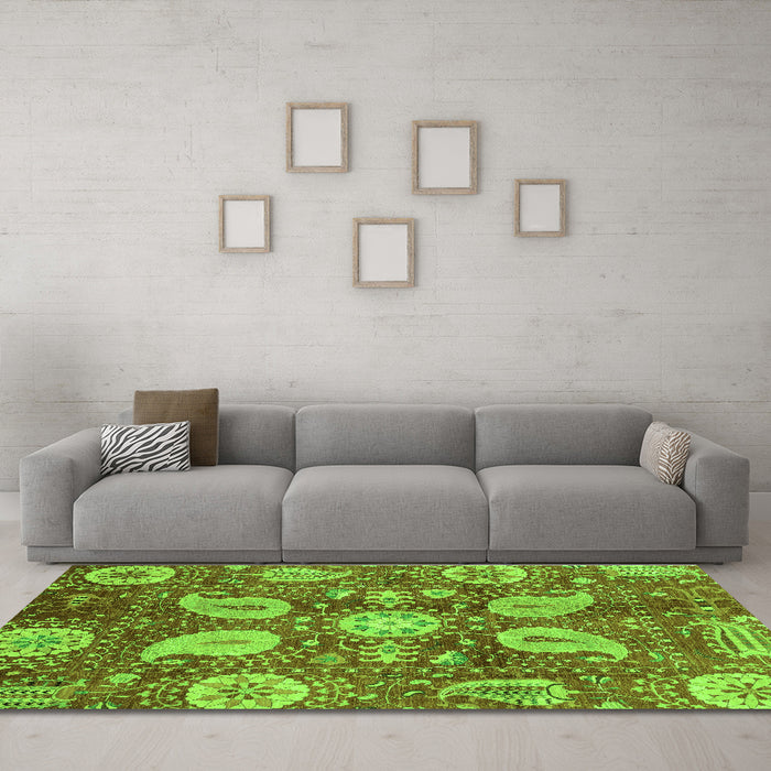 Machine Washable Abstract Green Modern Area Rugs in a Living Room,, wshabs3809grn