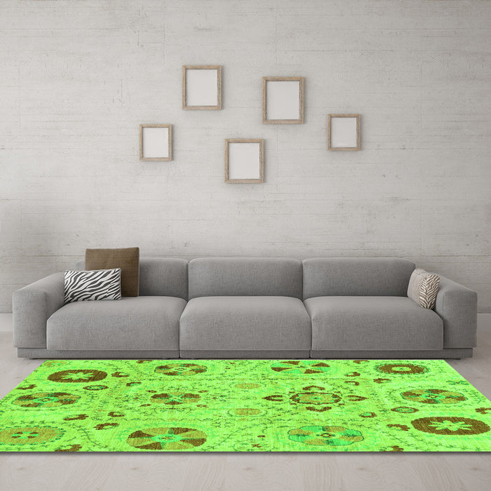 Machine Washable Abstract Green Modern Area Rugs in a Living Room,, wshabs3812grn